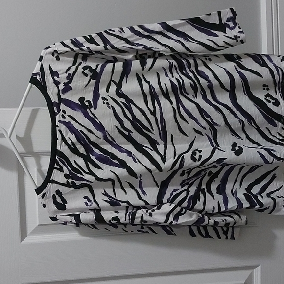 Zenergy by Chico's size 3 tshirt - Picture 3 of 4